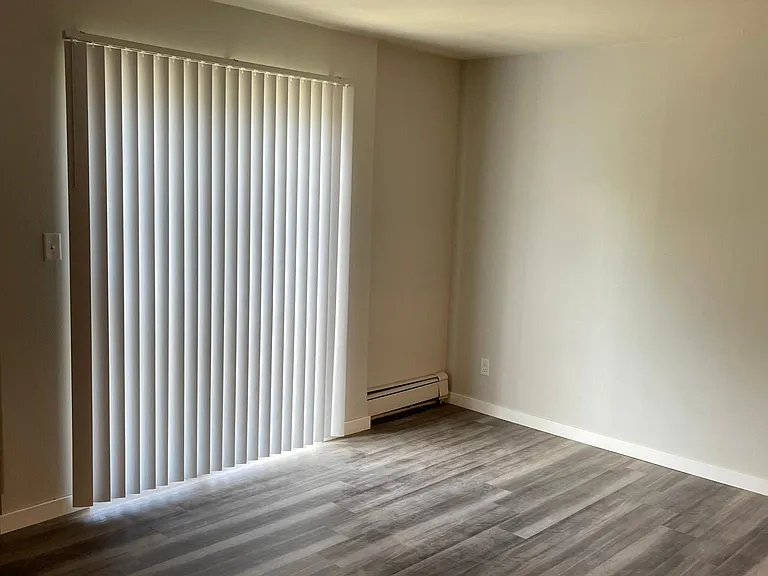 420 S Van Buren St #4 — Photo 6