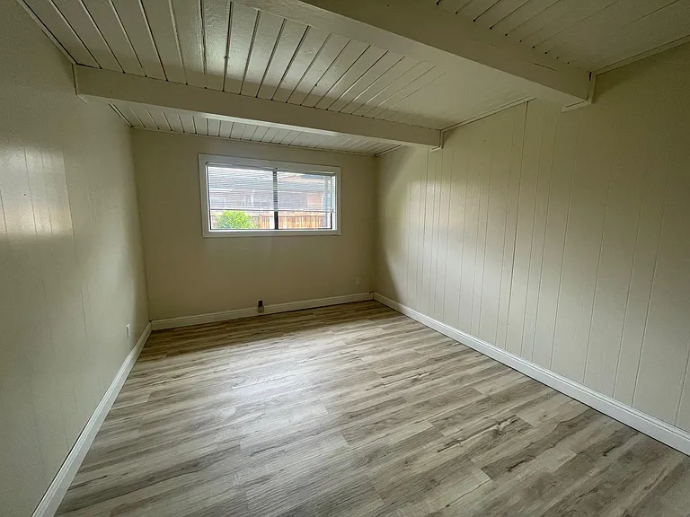1750 Stratford Dr — Photo 7