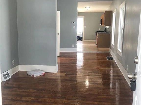 5th image of 317 N Beech St