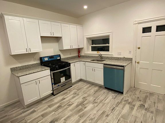 5th image of 1317 Oak St