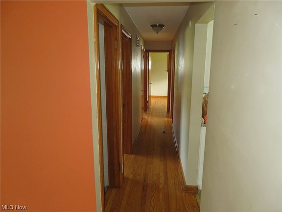 4th image of 257 N Main St
