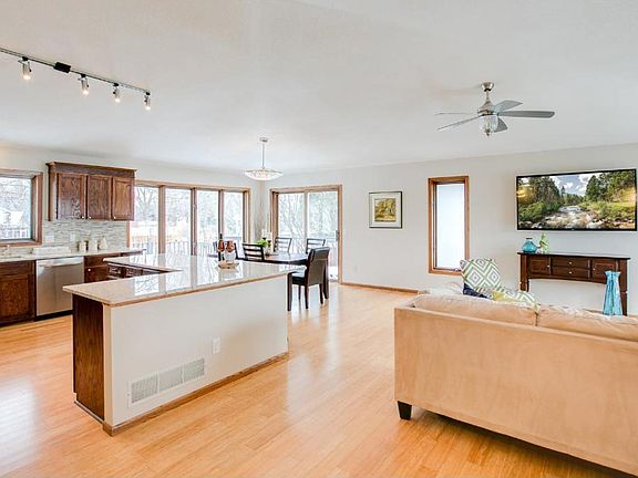 2nd image of 1475 Creek Park Ln NE