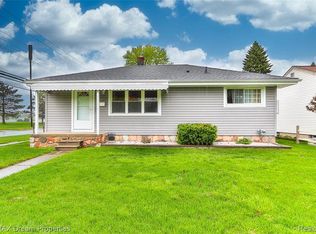 32376 Hazelwood St, Westland, MI 48186