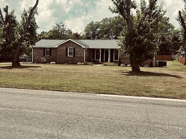 929 Denise Dr — Photo 1