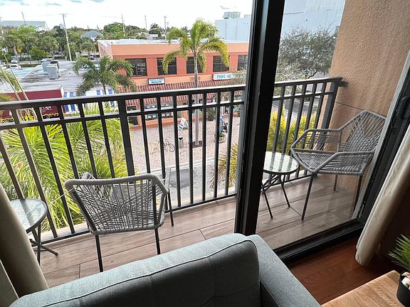 3rd image of 511 Lucerne Avenue #316
