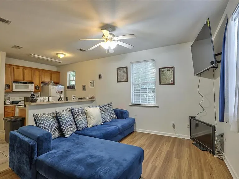 924 Ashburn Dr #2 — Photo 7