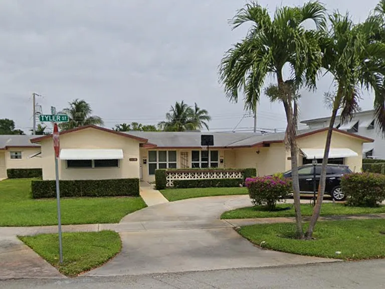 3709 Tyler St — Photo 3
