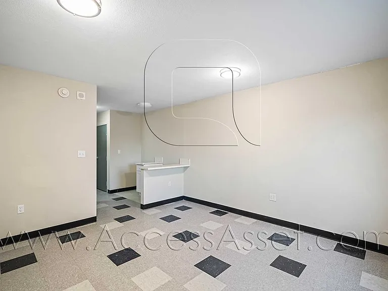 636-164-032 108th — Photo 2