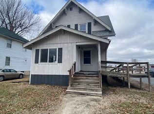 1038 N Charles St, Carlinville, IL 62626