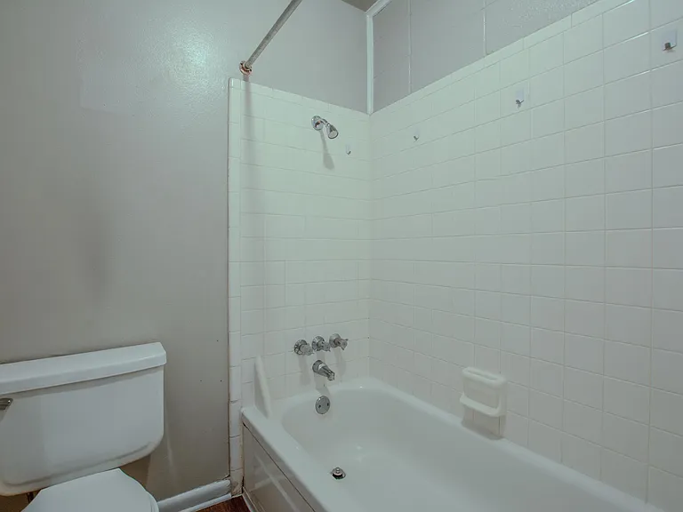 123 N Polk St #14 — Photo 11