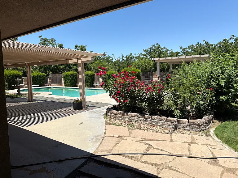 6596 E Parlier Ave — Photo 2