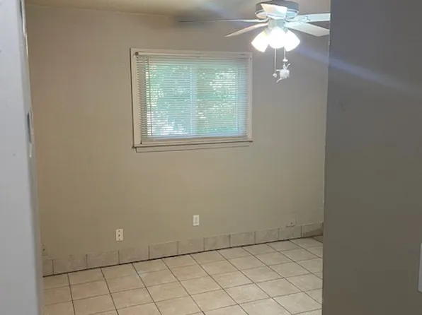 6201 E 152nd St APT A, Grandview, MO 64030
