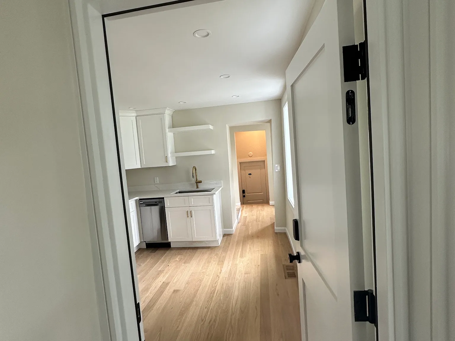 84 Adelaide St — Photo 3