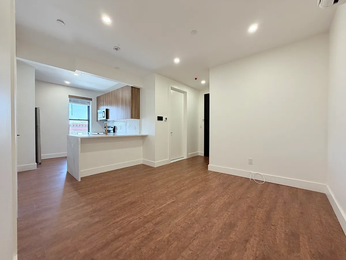 Building Photo - 5102 5th Ave #401