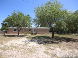 121 Quail Crest Dr, La Vernia, TX 78121