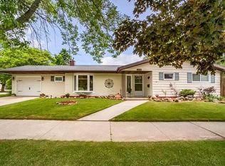 320 Reed Ave, Manitowoc, WI 54220