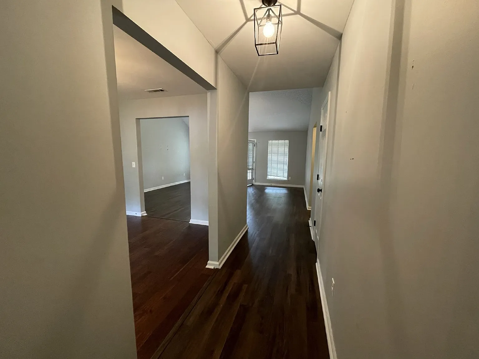 3 bed, 2.0 bath, 1695 sqft, $1,800 — Photo 2