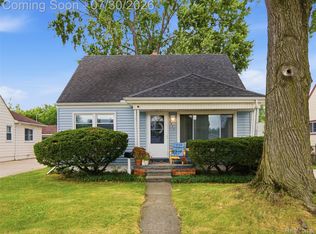 6904 Lathers St, Garden City, MI 48135