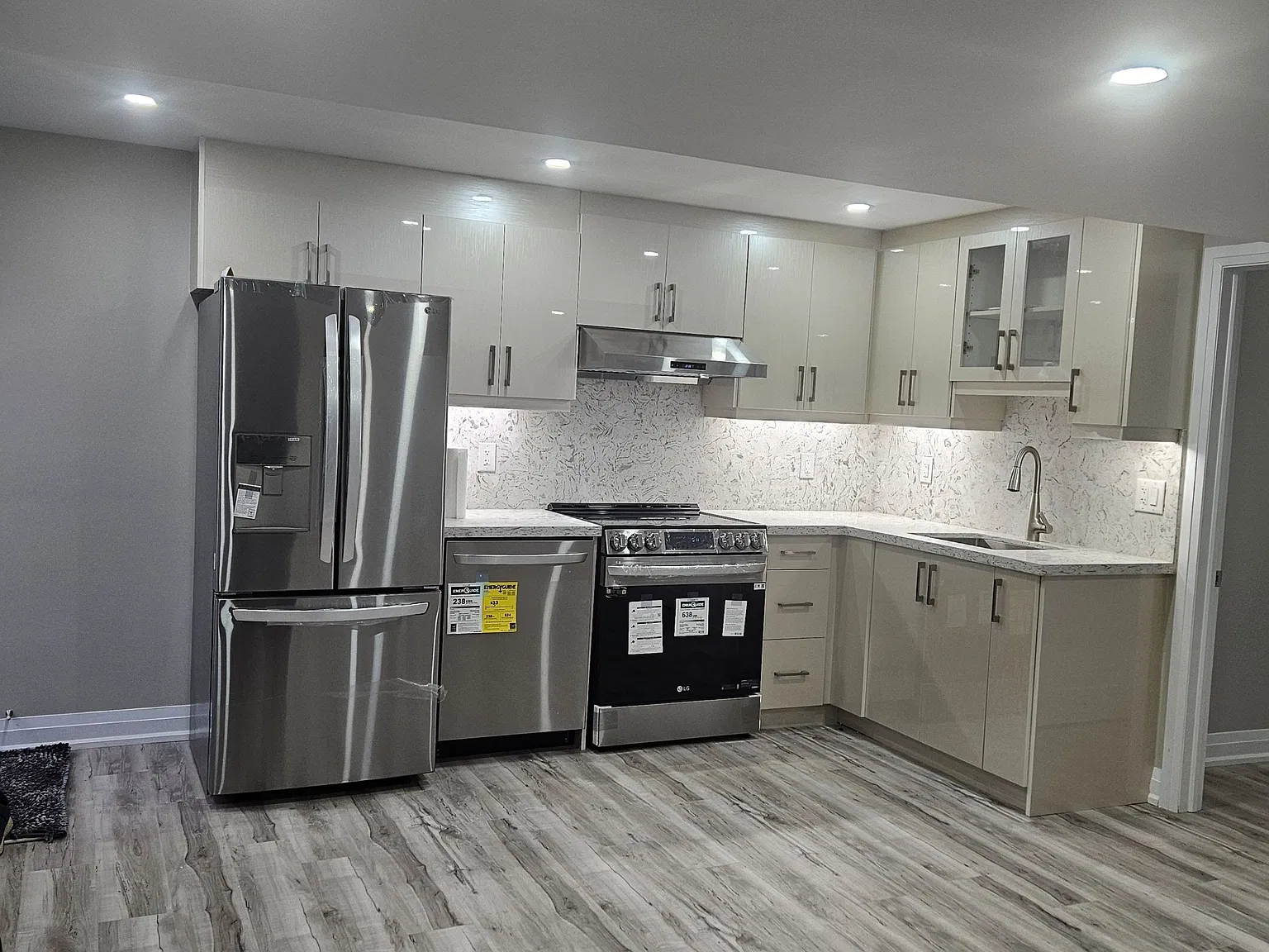 2 bed, $2,000 — Photo 4