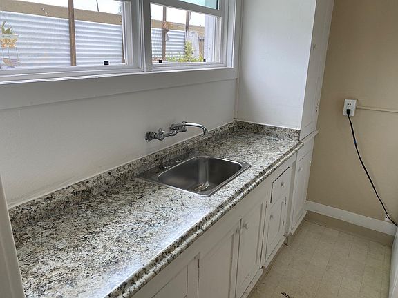 5th image of 425 University Ave #2