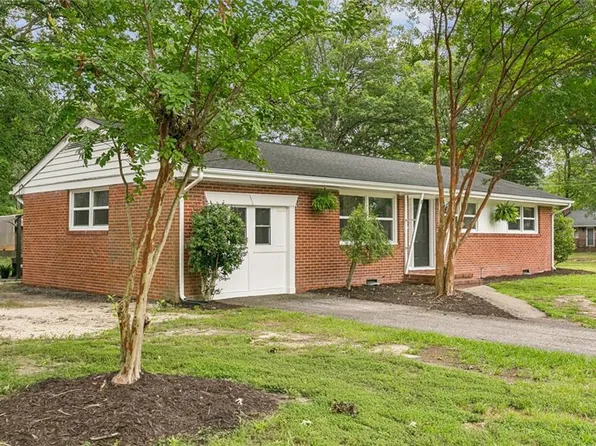 2 Pauline Cir, Newport News, VA 23602
