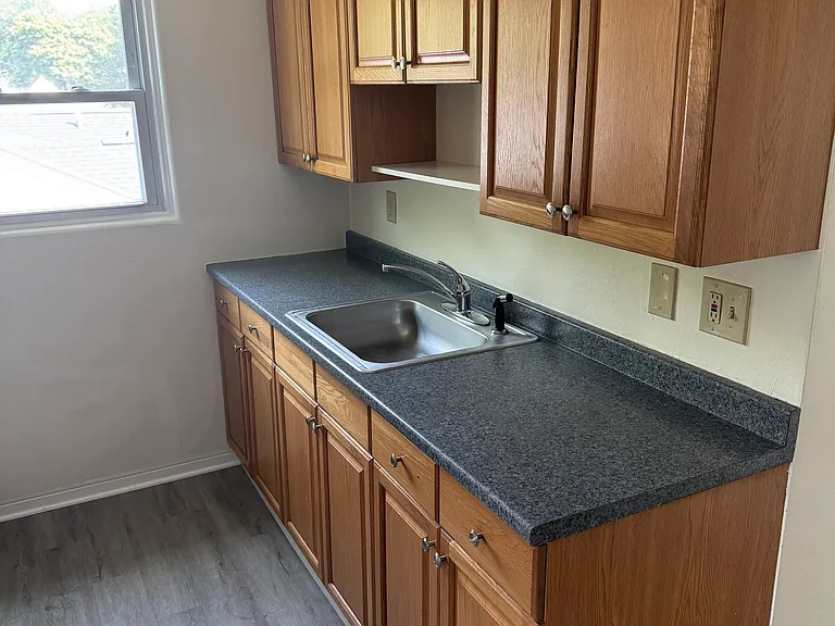 329 Oak St #1 — Photo 4