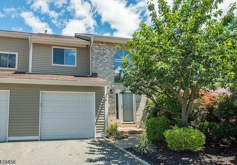 50 Castle Ridge Dr — Photo 1
