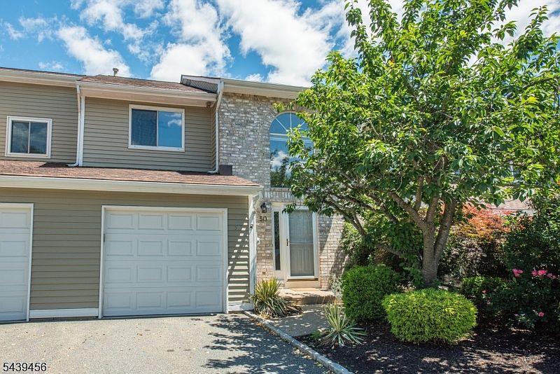1st image of 50 Castle Ridge Dr