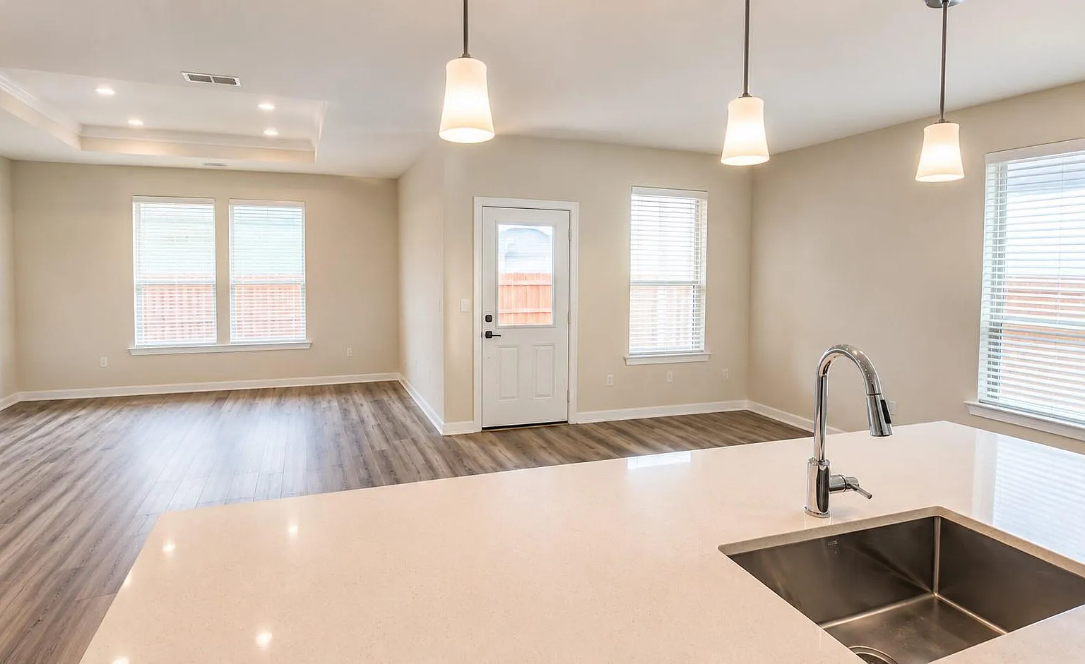5 bed, 3.0 bath, 2706 sqft, $2,595 — Photo 1