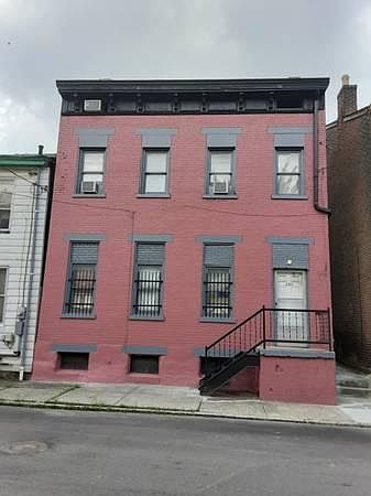 1st image of 730 Burns St #1F