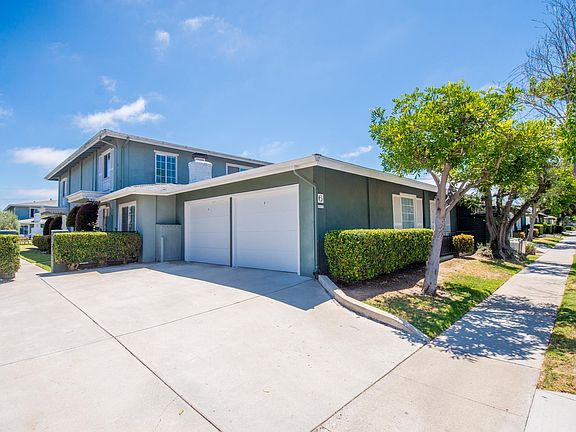 Detached 1-Car Garage with Large Overhead Storage