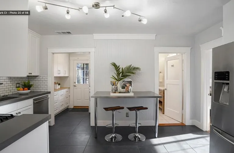 650 Park Ct — Photo 6