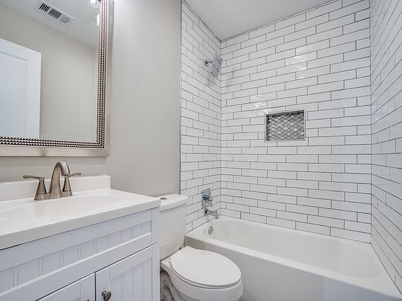 2nd image of 2207 W Illinois Ave