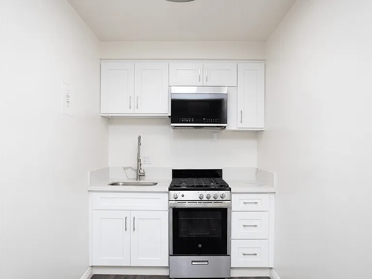 South Olive Apartments — Photo 10