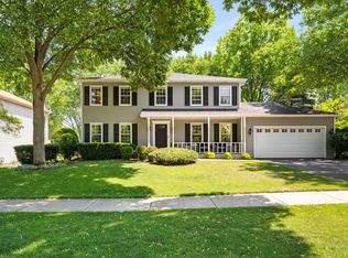 800 Thornapple Dr, Naperville, IL 60540