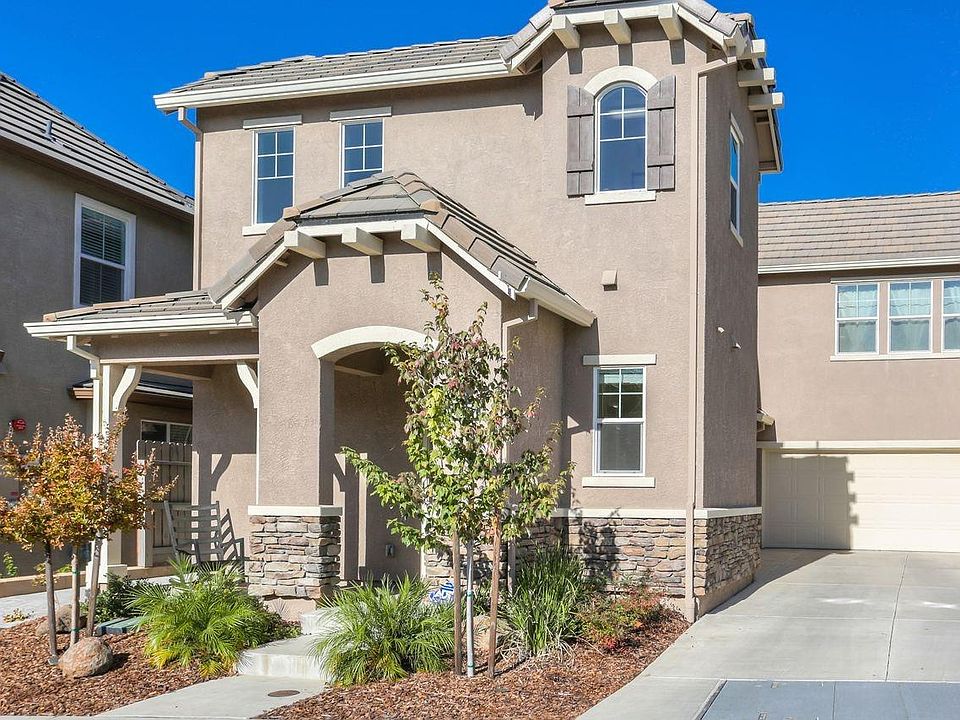 1st image of 1371 Larkspur Dr