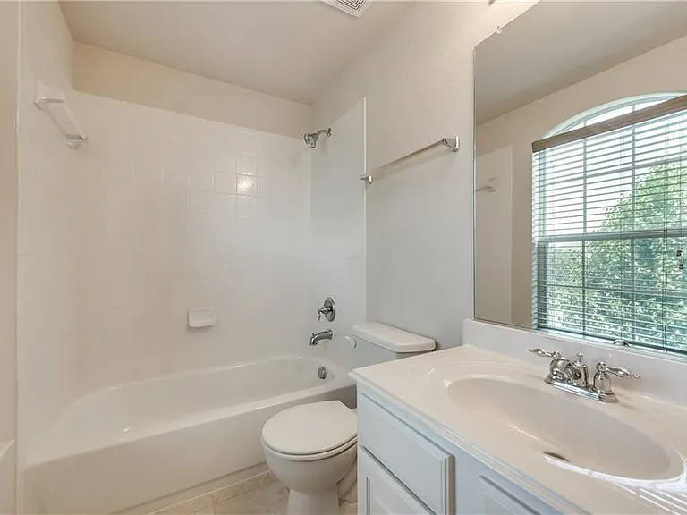 434 Teagarden Ct — Photo 32