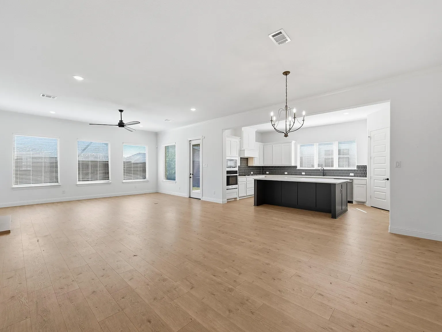 4 bed, 2619 sqft, $3,150 — Photo 4