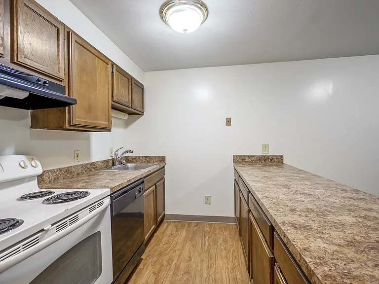 Greenwich Manor Apartments — Photo 52