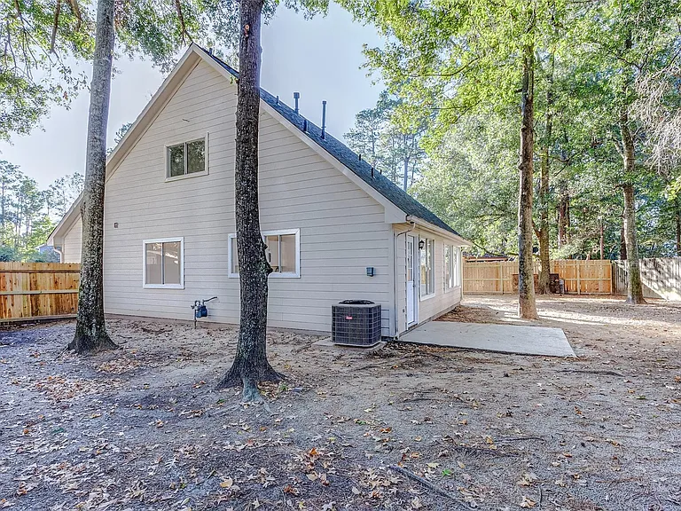 21892 Silver Oak Ct — Photo 44