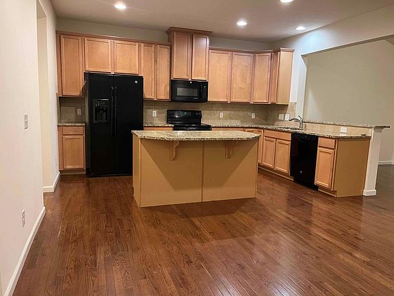 4th image of 10366 Fox Hollow Cir