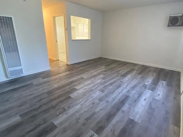 838-844 S Wilton Pl — Photo 1