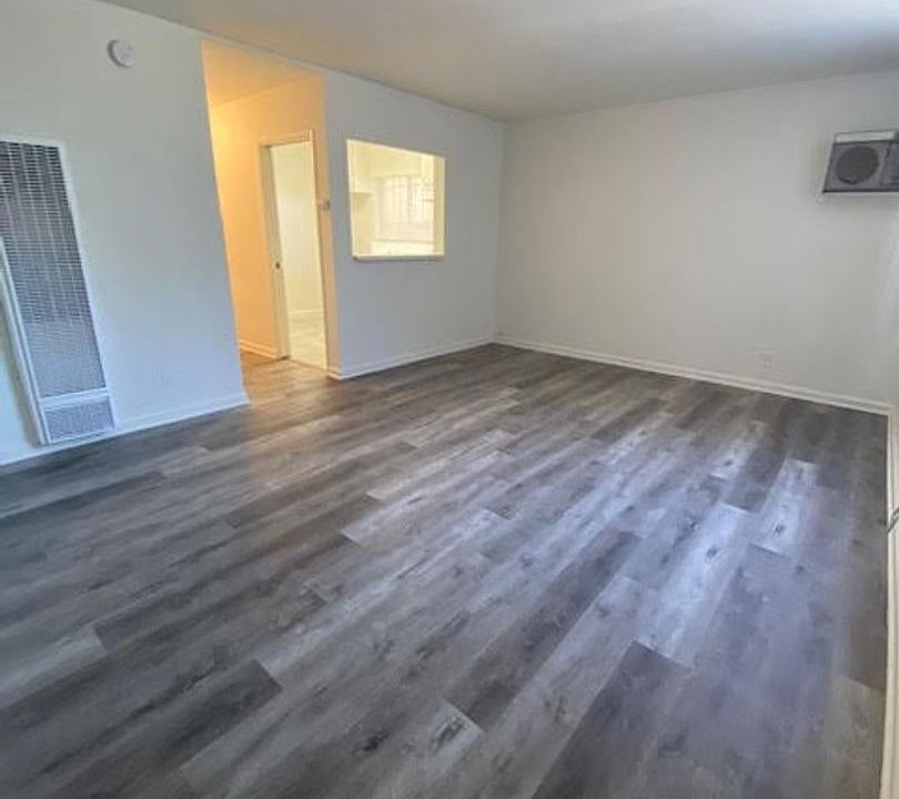 1st image of 838-844 S Wilton Pl #838-1