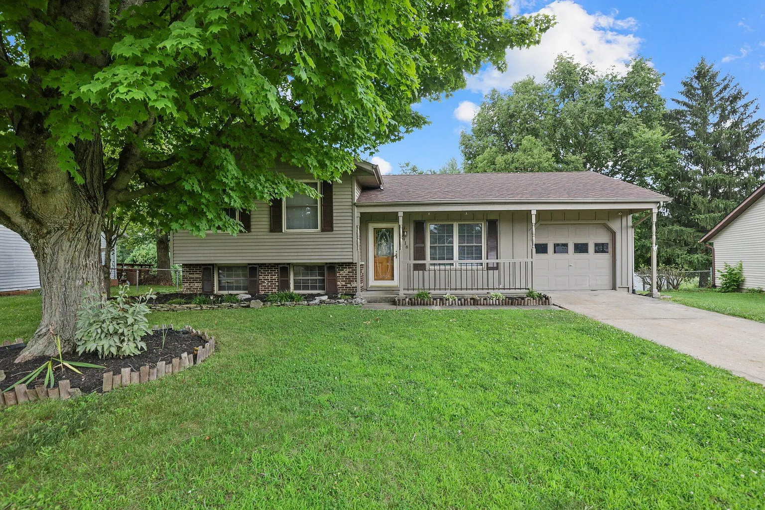 918 Elizabeth Dr photo 1