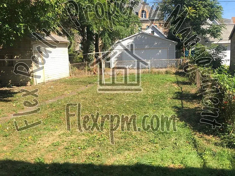 227 Everett St — Photo 2