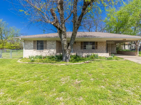 104 W Main St, Pecan Gap, TX 75469
