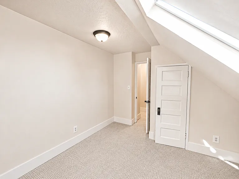 146 NW Jefferson Pl — Photo 24