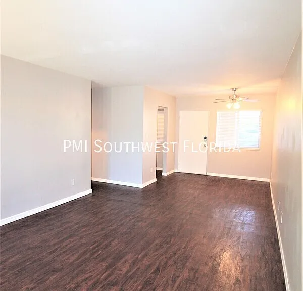 3001 Bee Ridge Rd #112 — Photo 5