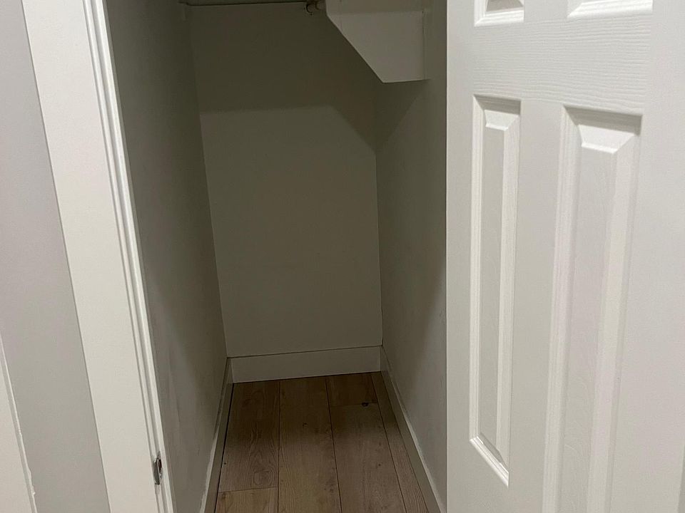 Bedroom deep closet