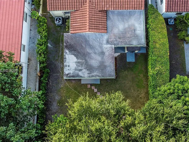1015 Cortez St — Photo 42